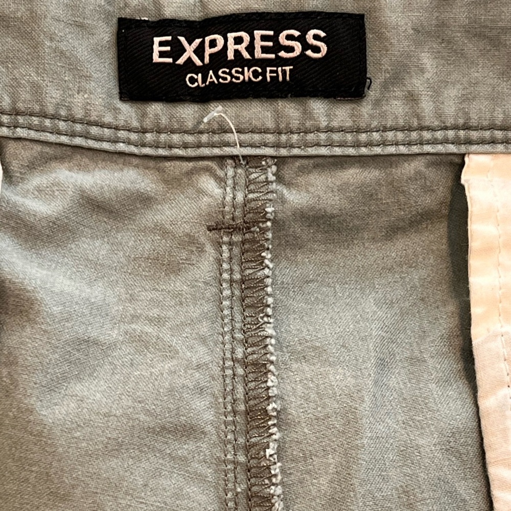 EXPRESS MENS CLASSIC‎ FIT SHORTS. Light army green size 34. 8 inch inseam - Picture 6 of 7